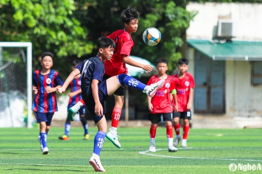 Thắng trên loạt 'đấu súng', Thiếu niên Thành phố Vinh xuất sắc lọt vào bán kết