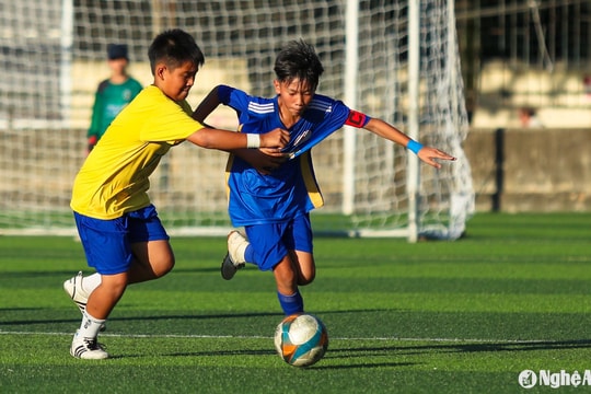 Vượt qua Thiếu niên Quế Phong sau loạt luân lưu cân não, Thiếu niên Thanh Chương giành vé vào bán kết