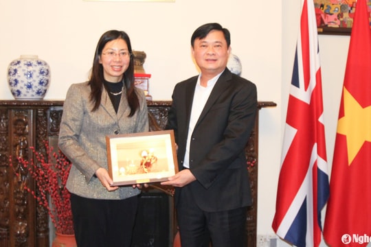 Bí thư Tỉnh ủy Nghệ An Thái Thanh Quý đến London, bắt đầu chuyến thăm, làm việc tại Vương quốc Anh