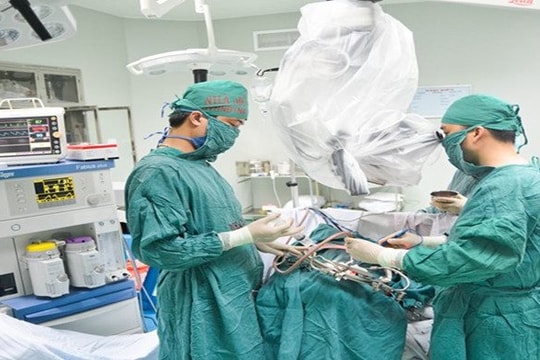 Bệnh viện Hữu nghị Đa khoa Nghệ An điều trị thành công 2 bệnh nhân có khối u não lớn, phức tạp