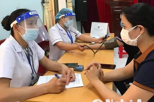 Vì sao Con Cuông thu hồi phụ cấp chống dịch của nhân viên y tế?