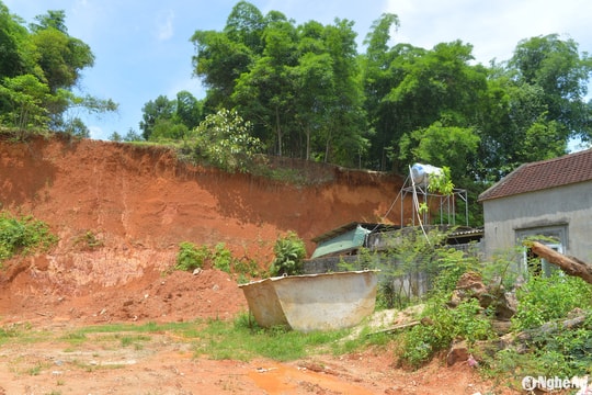 Báo động sạt lở núi ở các huyện vùng cao Nghệ An