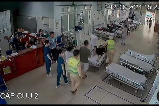 Cảnh sát giao thông Nghệ An hỗ trợ bệnh nhi bị trụy mạch đến bệnh viện cấp cứu kịp thời