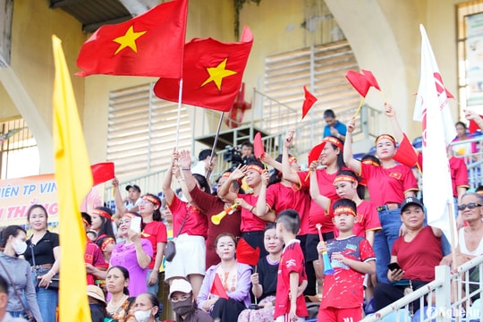 Bên lề sân cỏ Cúp Báo Nghệ An: Cơ hội phía sau cơ hội