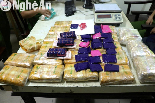 Công an thành phố Vinh bắt 2 đối tượng, thu giữ hơn 20 kg ma túy