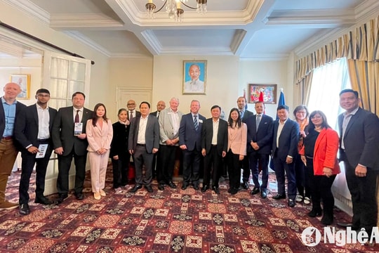 Bí thư Tỉnh ủy Nghệ An Thái Thanh Quý làm việc với Phòng Thương mại Tây London, Vương quốc Anh