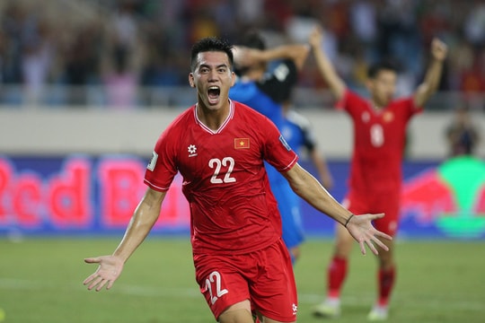 Thấy gì sau 2 màn ra mắt của ông Kim Sang Sik; Mời Messi dự Euro, điều có thể thấy trước?