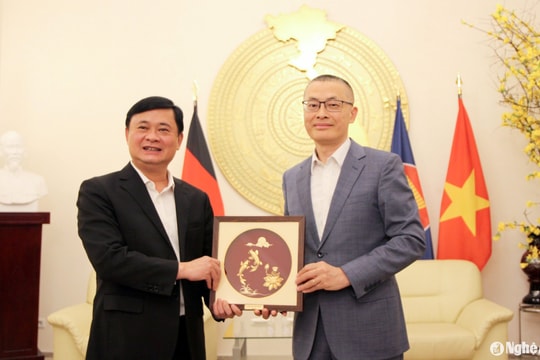 Đoàn công tác tỉnh Nghệ An thăm, làm việc tại Đại sứ quán Việt Nam tại CHLB Đức