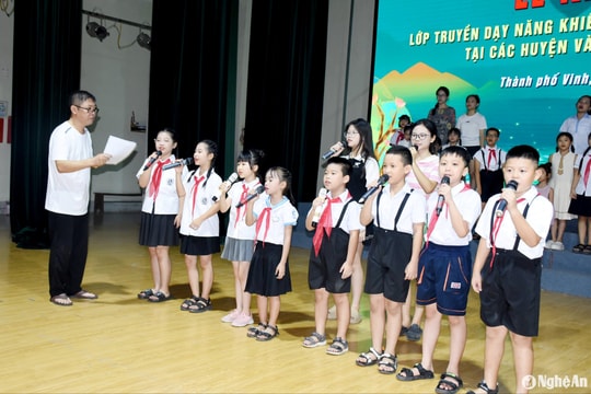 Nghệ An truyền dạy dân ca ví, giặm cho học sinh có năng khiếu trong cộng đồng