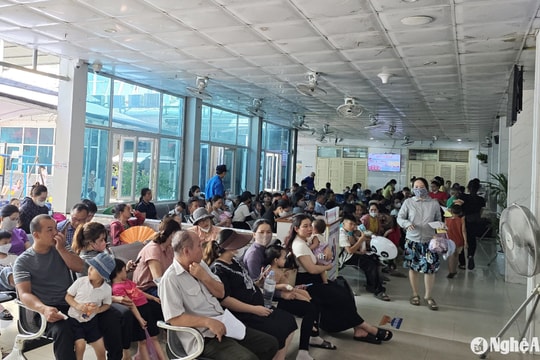 Nắng nóng gay gắt, nhiều người già và trẻ nhỏ phải nhập viện