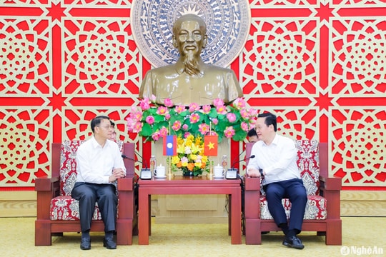 Chủ tịch UBND tỉnh Nguyễn Đức Trung tiếp Bí thư, Tỉnh trưởng tỉnh Xay Sổm Bun (CHDCND Lào)