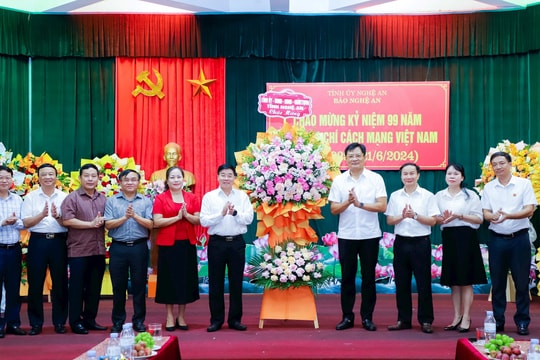 Thường trực Tỉnh ủy Nghệ An chúc mừng các cơ quan báo chí nhân ngày truyền thống