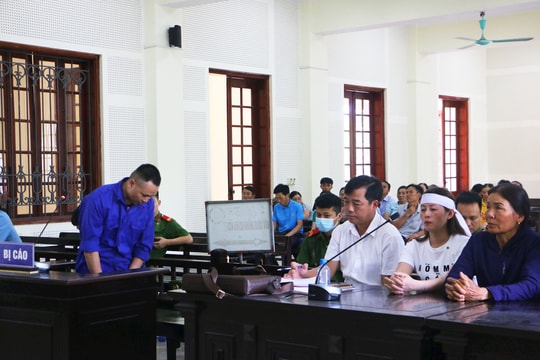 Nhát dao đâm sau bữa tiệc rượu