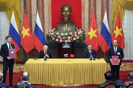 Việt Nam - Liên bang Nga ký 11 văn kiện hợp tác