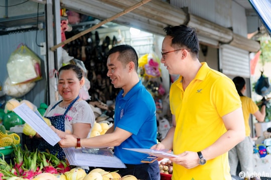 Nghệ An đẩy mạnh chi trả lương hưu, trợ cấp bảo hiểm xã hội qua tài khoản cá nhân