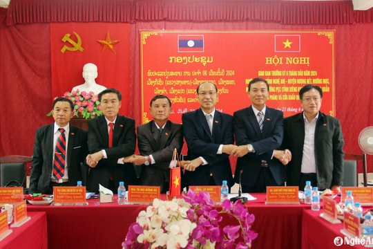 Huyện Kỳ Sơn giao ban với các địa phương nước bạn Lào có chung đường biên giới