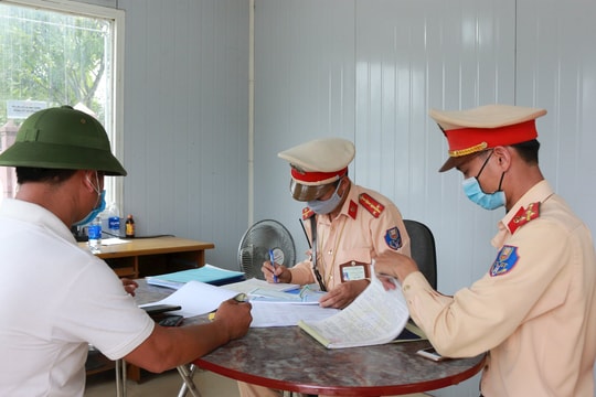 Tài xế sử dụng ma túy, không có giấy phép, đăng ký xe bị xử phạt 48,5 triệu đồng