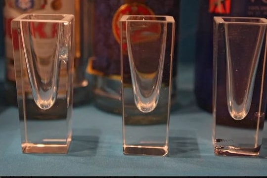 55 người chết, 142 người nhập viện do uống rượu giả