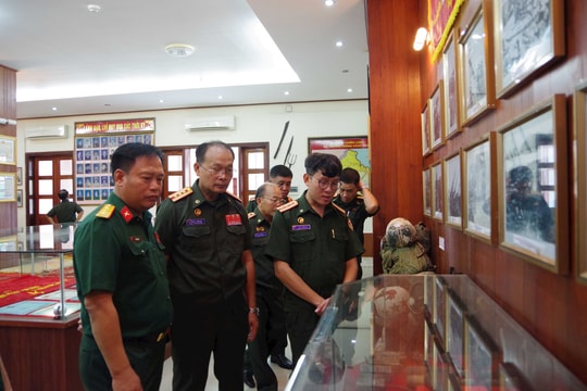 Bộ Chỉ huy Quân sự tỉnh Nghệ An tập huấn cho lực lượng vũ trang tỉnh Xiêng Khoảng, Lào