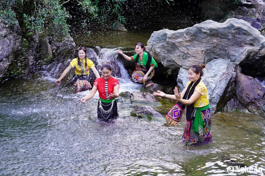 Sức hút từ thác Liếp trong những ngày nắng nóng