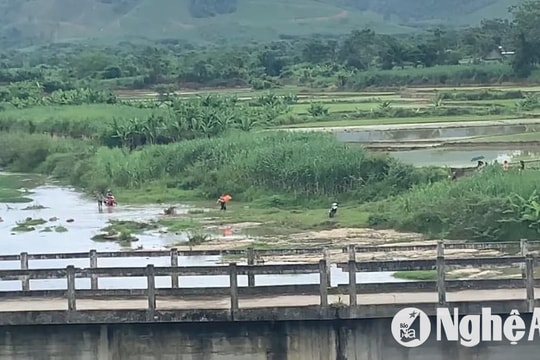 Hai anh em ruột đuối nước khi đi tắm sông gần nhà