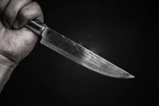 Đi uống rượu về, chồng bị vợ đâm tử vong