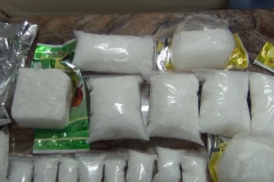 Vận chuyển trái phép 10kg ma túy đá bị bao nhiêu năm tù?