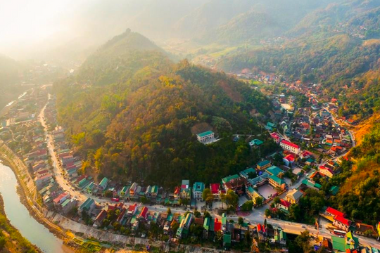 Đồng bào các dân tộc Kỳ Sơn giữ vững ‘3 yên’