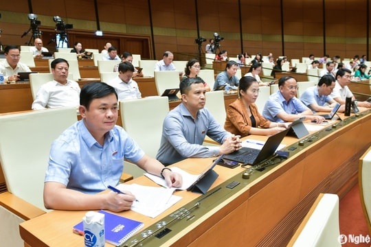 Đoàn đại biểu Quốc hội Nghệ An thảo luận các nội dung cải cách tiền lương