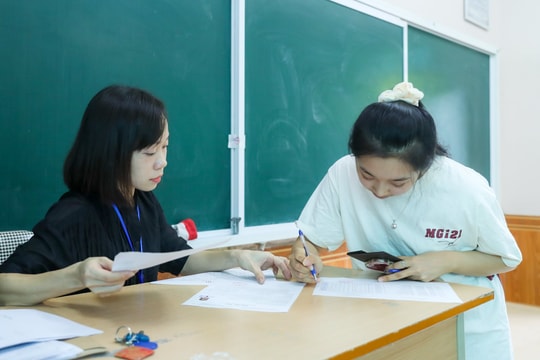 70 điểm thi ở Nghệ An đón thí sinh đến làm thủ tục dự thi Kỳ thi tốt nghiệp THPT