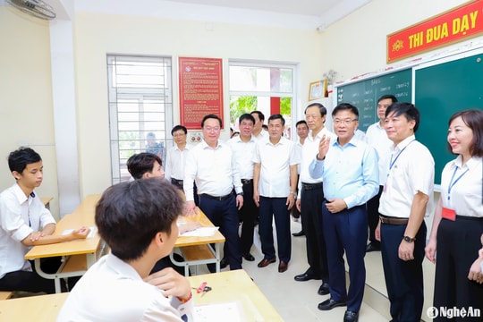Phó Thủ tướng Lê Thành Long kiểm tra công tác chuẩn bị Kỳ thi tốt nghiệp THPT năm 2024 tại Nghệ An