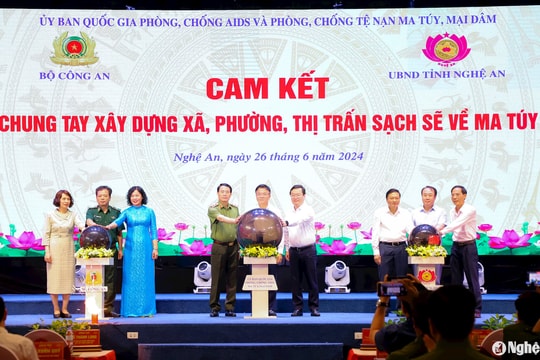 Phó Thủ tướng Lê Thành Long dự lễ mít tinh hưởng ứng Tháng hành động phòng, chống ma túy tại Nghệ An