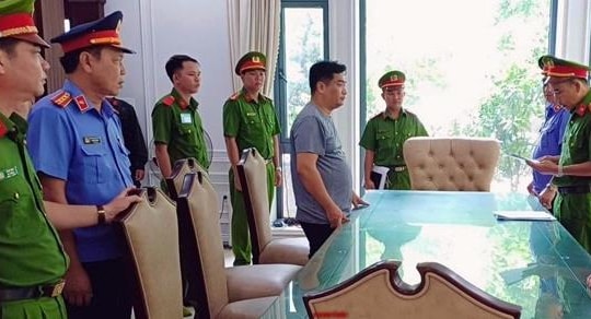 'Nổ' quen biết sếp để nhận 15 tỷ đồng bảo kê bán đất