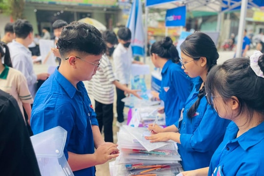 Hơn 3.000 tình nguyện viên với nhiều phần việc ý nghĩa tiếp sức mùa thi tốt nghiệp THPT 2024