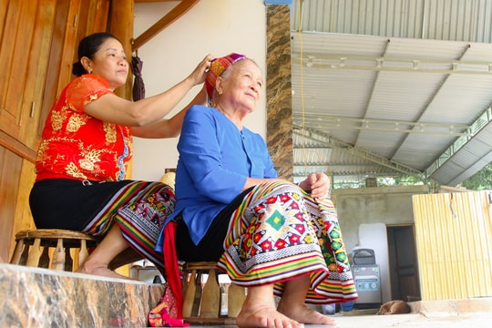 Cuộc sống bình dị nhưng đầy ắp tiếng cười trong nếp nhà vùng cao