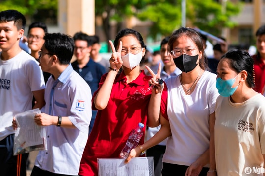 Đề thi ngoại ngữ không quá khó, thí sinh thở phào vì đã hoàn thành Kỳ thi tốt nghiệp THPT