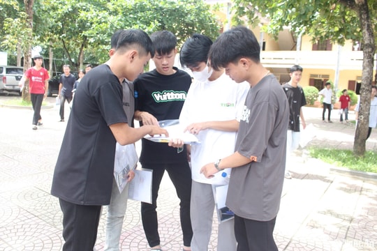 Đề thi và đáp án tốt nghiệp THPT năm 2024 môn Vật Lý - Mã đề 210