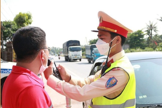 Người đàn ông ở Nghệ An bị phạt 65,5 triệu đồng vì vi phạm nồng độ cồn, gây tai nạn rồi bỏ trốn