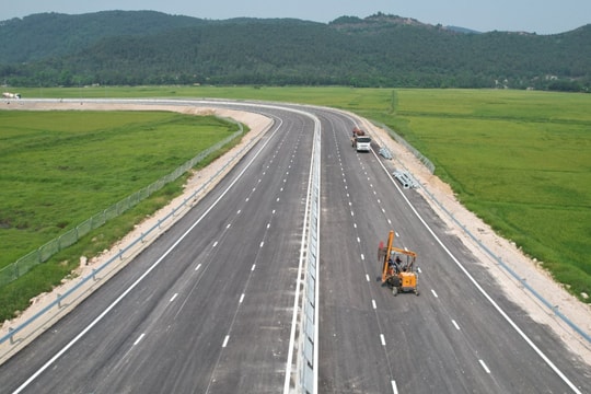 Từ 30/6, thông xe toàn tuyến cao tốc Diễn Châu - Bãi Vọt