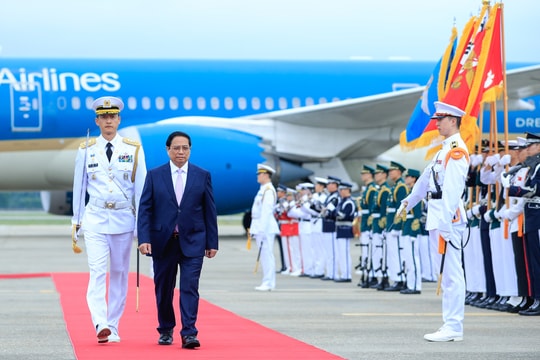 Thủ tướng Phạm Minh Chính tới Seoul, bắt đầu chuyến thăm chính thức Hàn Quốc