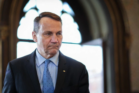 Ngoại trưởng Ba lan kêu gọi phương Tây leo thang căng thẳng với Nga