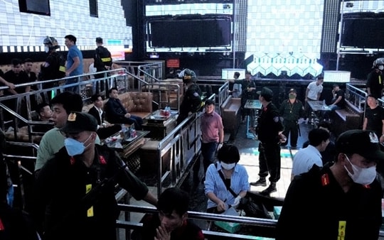 Cảnh sát đột kích quán bar lúc nửa đêm, phát hiện 31 đối tượng liên quan đến ma túy