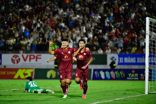 Tiền đạo Hà Đức Chinh có bước ngoặt lớn trong sự nghiệp; Tuyển Việt Nam mời Ấn Độ và Lebanon đá giao hữu