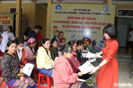 Dân số Nghệ An vượt khó thực hiện nhiệm vụ 'kép'