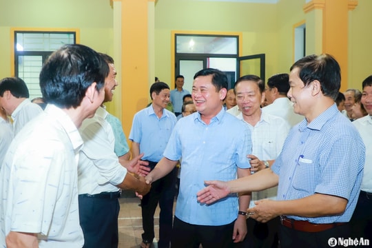 Bí thư Tỉnh ủy Nghệ An Thái Thanh Quý dự sinh hoạt tại Chi bộ Tân Tiến, phường Hưng Dũng, thành phố Vinh