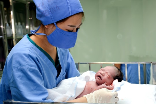 Nêu cao tinh thần đoàn kết, thực hiện tốt nhiệm vụ chăm sóc, bảo vệ sức khỏe nhân dân