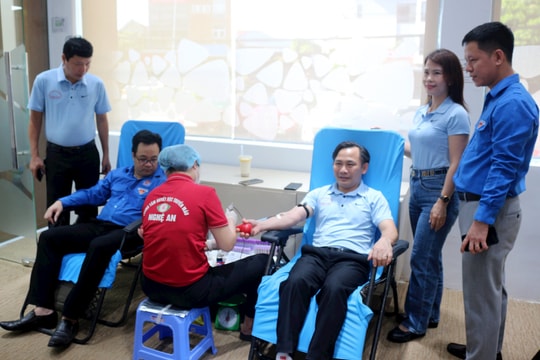 Đoàn Khối Doanh nghiệp tỉnh Nghệ An tổ chức chương trình hiến máu tình nguyện ‘Giọt máu hồng san sẻ yêu thương’