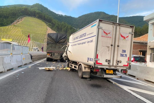 Tai nạn trước hầm Thần Vũ trên tuyến cao tốc Diễn Châu - Bãi Vọt