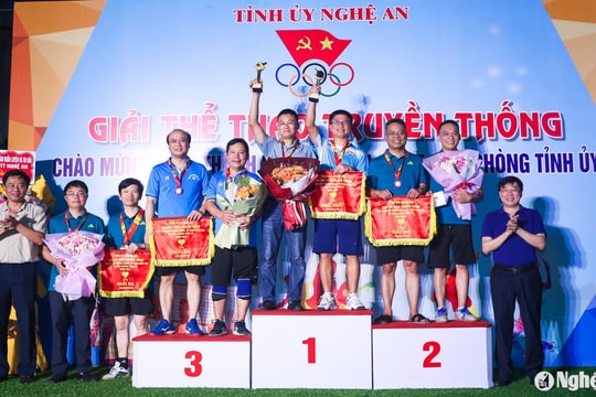 Bế mạc Giải thể thao truyền thống chào mừng ngày thành lập các Ban xây dựng Đảng, Ủy ban Kiểm tra và Văn phòng Tỉnh ủy