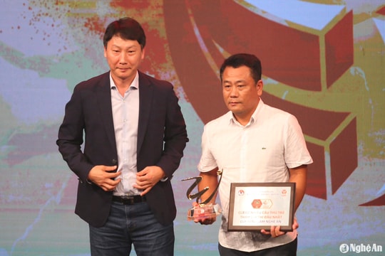 Sông Lam Nghệ An giành giải thưởng CLB có nhiều cầu thủ trẻ tham dự V.League 2023/2024